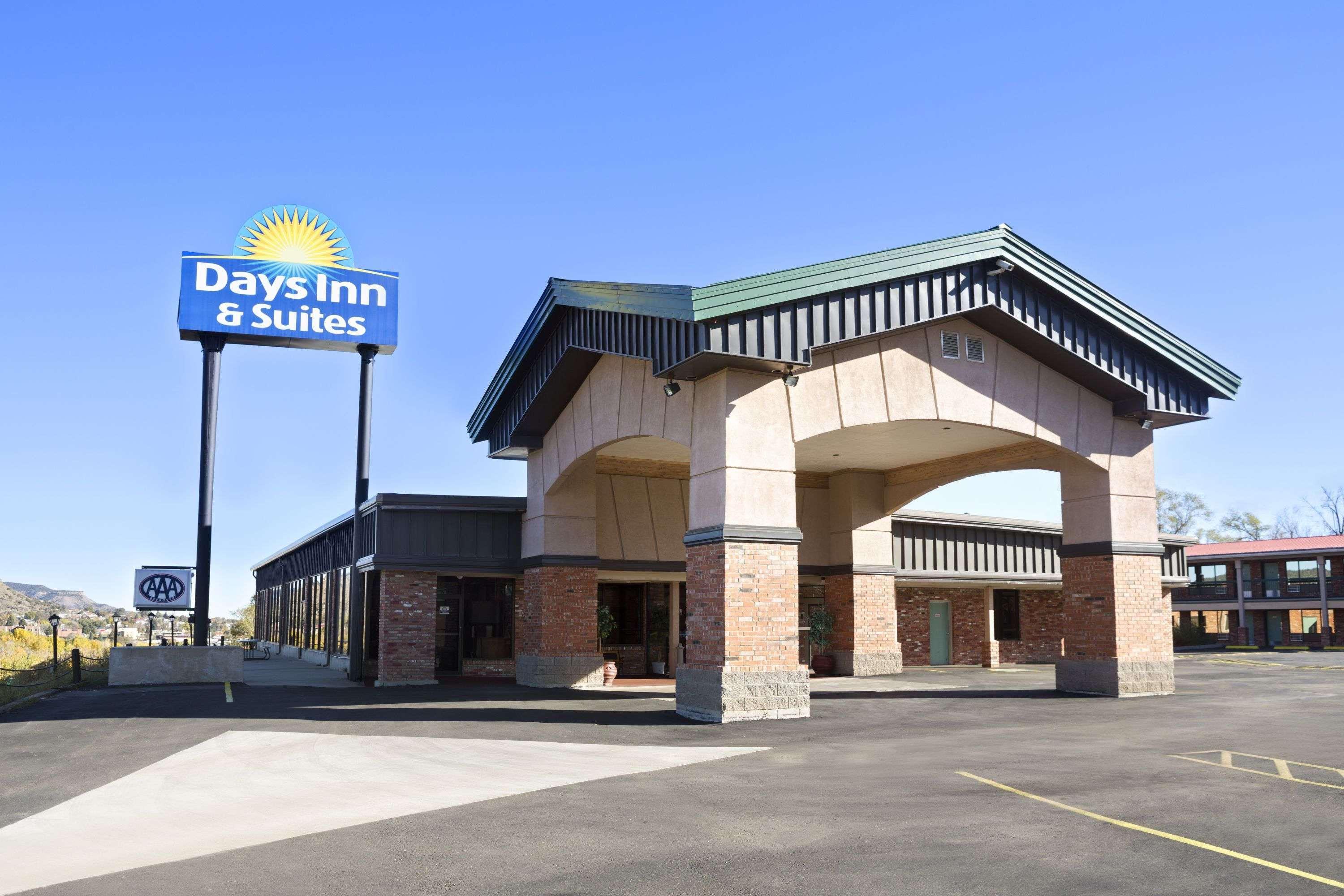 Days Inn & Suites By Wyndham Тринидад Экстерьер фото