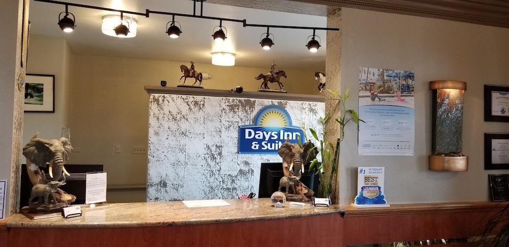 Days Inn & Suites By Wyndham Тринидад Экстерьер фото