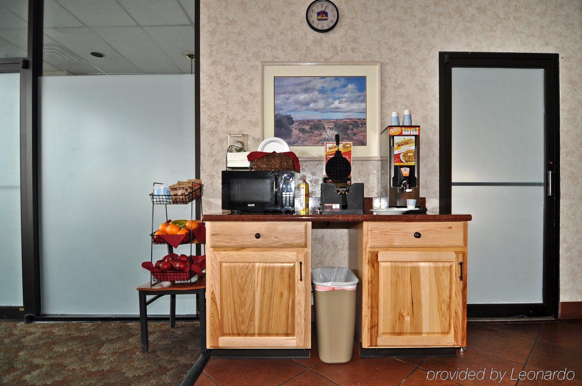 Days Inn & Suites By Wyndham Тринидад Ресторан фото